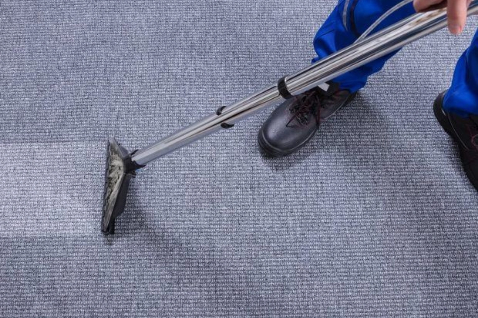 Spezialreinigung durch Success K&R GmbH – Polstermöbel und empfindliche Oberflächen
