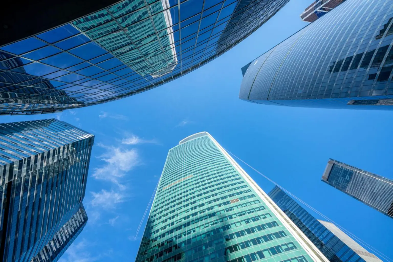 Glasreinigung durch Success K&R GmbH – streifenfreie Fenster und Fassaden